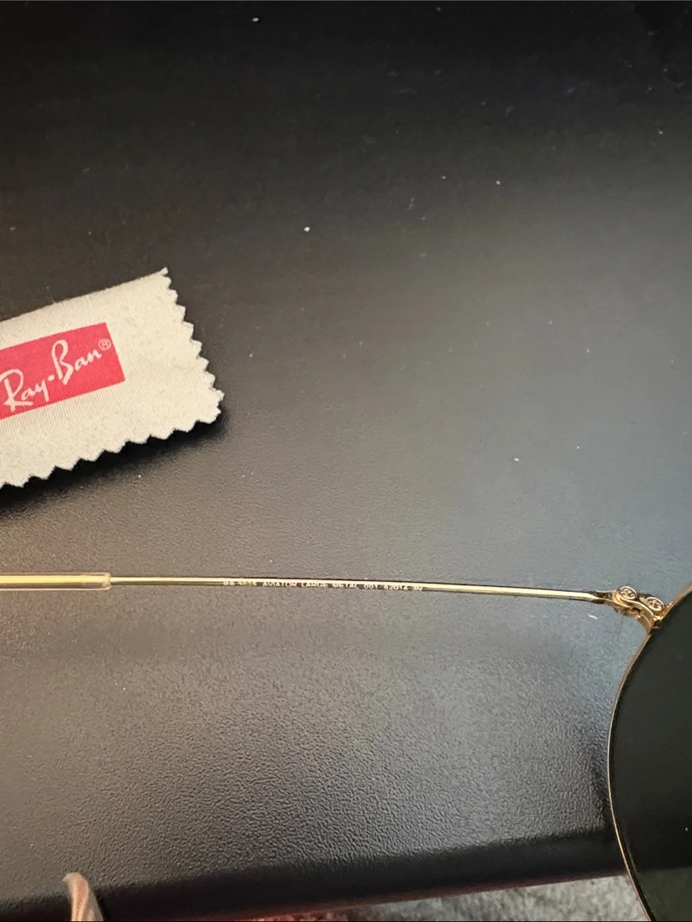 Ray-Ban Men’s Gold Frame Aviator Sunglasses with Black Case